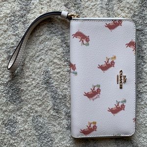 🆕 Coach clutch/wallet with cell section